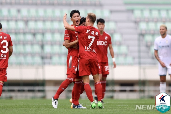 [서울=뉴시스] 부산 안병준 17호골. (사진=프로축구연맹 제공)