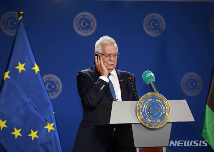 [AP/뉴시스]호세프 보렐 EU 외교·안보 정책 고위대표. 사진은 지난 8일 보렐 고위대표가 리비아 트리폴리에서 나즐라 알 만쿠시 리비아 외무장관과 기자회견을 진행하는 모습. 2021.09.17.photo@newsis.com