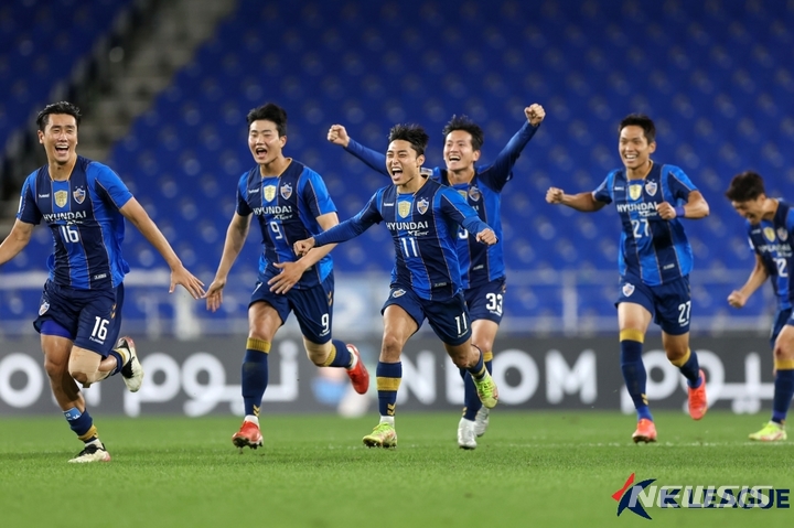 [서울=뉴시스] 울산 현대가 승부차기 끝에 ACL 8강에 올랐다. (사진=프로축구연맹 제공)