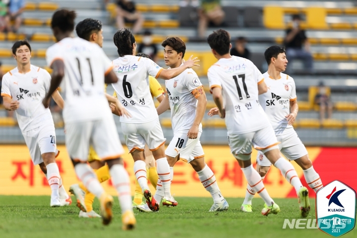 [서울=뉴시스] 제주 유나이티드 주민규가 극적인 동점골을 넣었다. (사진=프로축구연맹 제공)