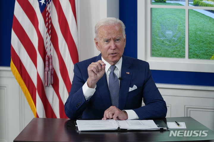 [워싱턴=AP/뉴시스]조 바이든 미국 대통령이 22일(현지시간) 코로나19 화상 정상회의에 참석해 연설하고 있다. 2021.09.22.