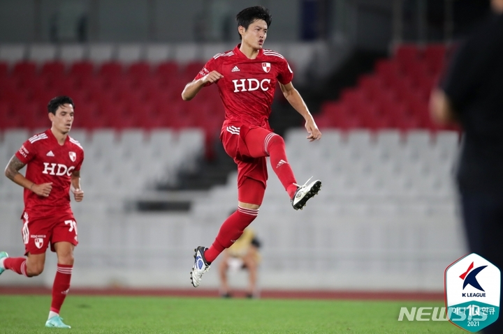 [서울=뉴시스]프로축구 부산 아이파크 안병준 (사진 = 프로축구연맹 제공)