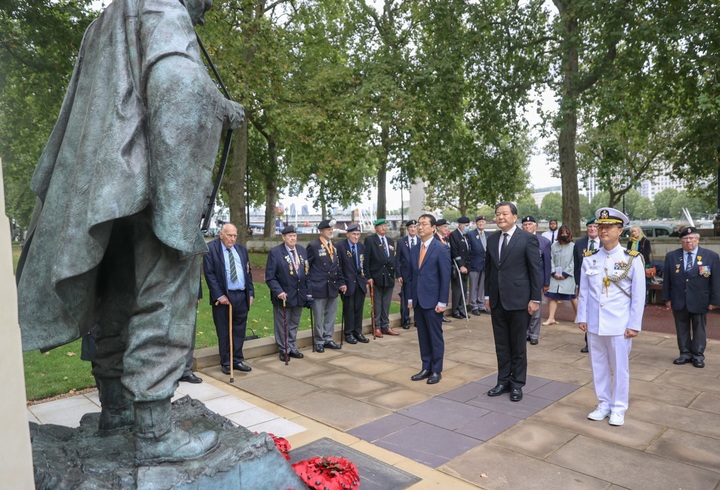 [런던=뉴시스]한국전쟁 임진강전투 70주년 기념 한국전 참전기념비 헌화식. (사진: 주영 한국대사관) 2021.9.27. *재판매 및 DB 금지