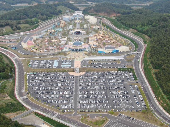 [창원=뉴시스] 경남 마산로봇랜드 전경과 주차장.(사진=경남도 제공) *재판매 및 DB 금지