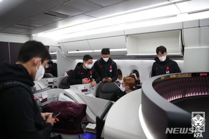 [서울=뉴시스] 축구대표팀 전세기. (사진=대한축구협회 제공)