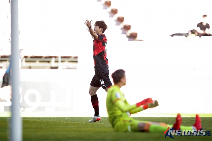 [서울=뉴시스]프로축구 포항 이승모 (사진 = 프로축구연맹 제공)