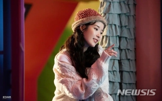 [서울=뉴시스]아이유 2021.10.20(사진=이담 엔터테인먼트 제공 ) photo@newsis.com*재판매 및 DB 금지