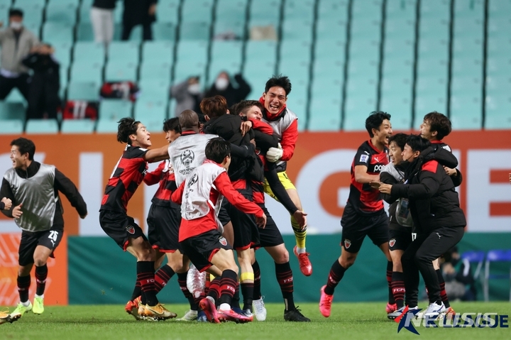 [서울=뉴시스]포항 스틸러스 그랜트의 극적인 동점골. (사진=프로축구연맹 제공)