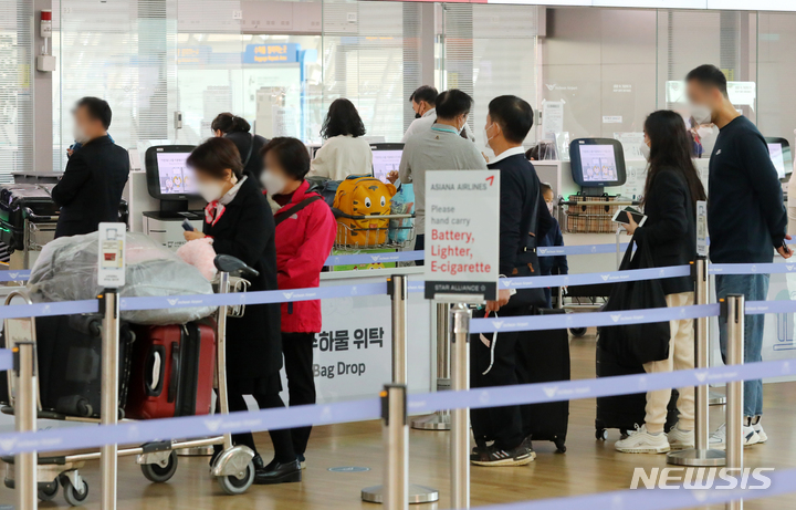 하와이·사이판 국제선 시동…격리면제 노선부터 공략[다시 열린 하늘길]