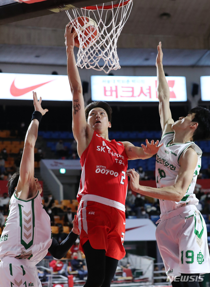 [서울=뉴시스]프로농구 SK 최준용 (사진 = KBL 제공)