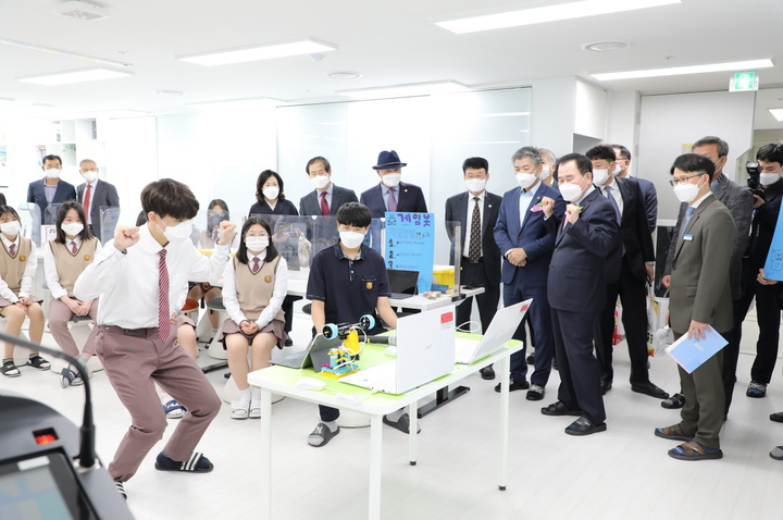 associate_pic