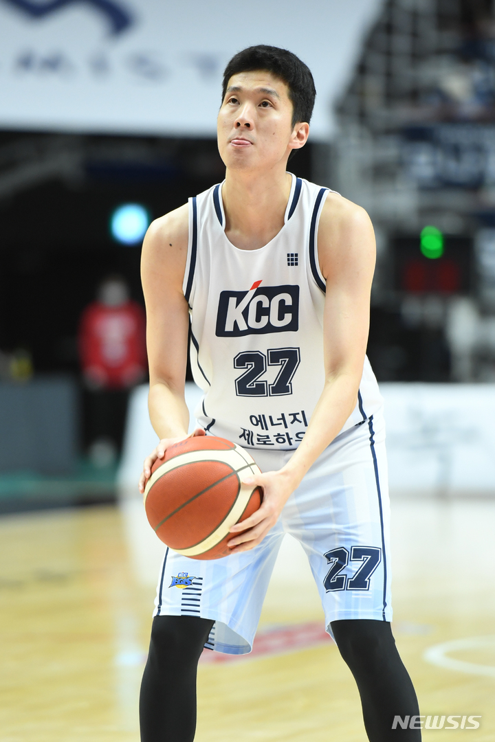 [서울=뉴시스]프로농구 KCC 전준범 (사진 = KBL 제공)