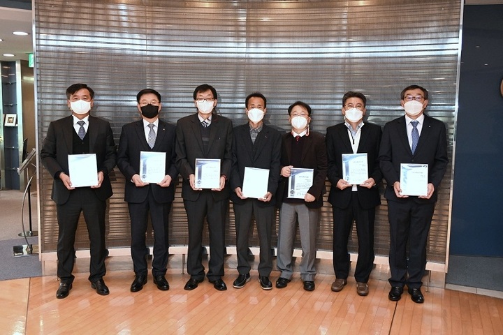 associate_pic