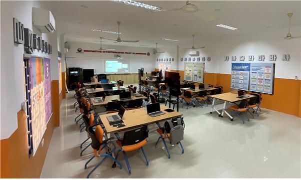 [세종=뉴시스]교육부가 30일 캄보디아 씨엠립 소재 왓보초등학교(Wat Bo primary school)에 '첨단 정보통신기술(ICT) 활용 시범교실 온라인 개소식을 연다. 사진은 첨단교실 모델의 모습. (사진=교육부 제공) 2021.11.30. photo@newsis.com *재판매 및 DB 금지