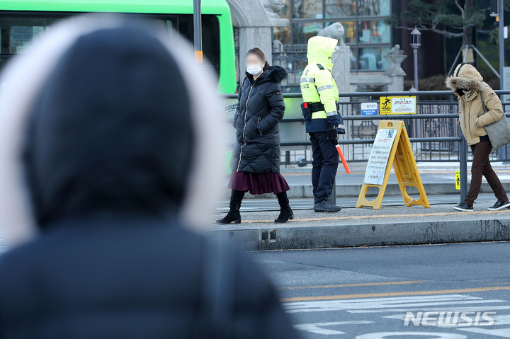 수도권 등 내일 오후부터 비나 눈…출근길 추위도