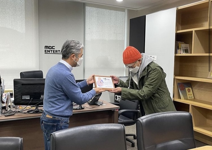 [서울=뉴시스] 김구산 MBC 예능국 본부장(왼쪽), 김태호 PD. 2022.01.17. (사진= 인스타그램 캡처) photo@newsis.com*재판매 및 DB 금지 *재판매 및 DB 금지