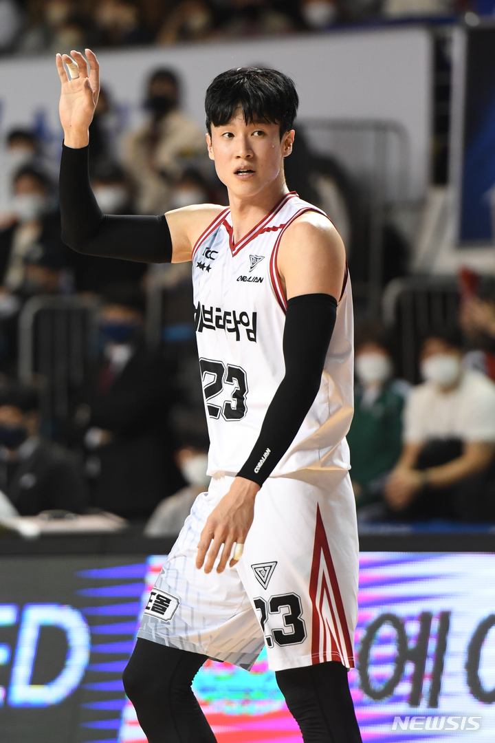 [서울=뉴시스]프로농구 인삼공사 전성현 (사진 = KBL 제공)