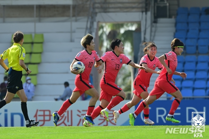 [서울=뉴시스]여자축구 한일전 동점골. (사진=대한축구협회 제공)