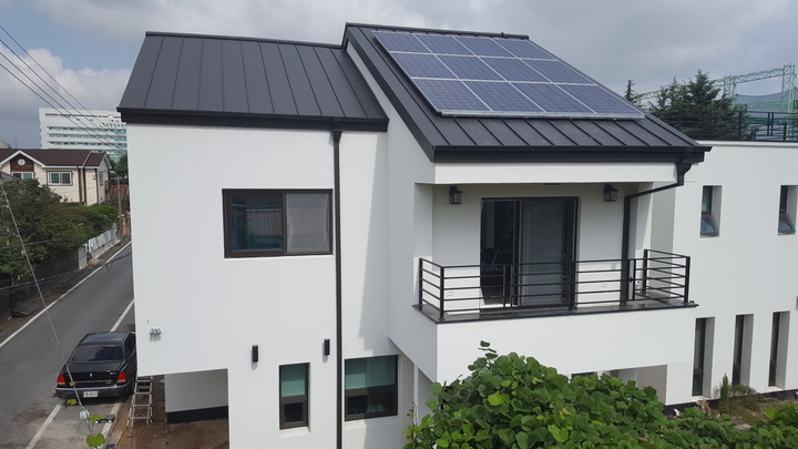 [안동=뉴시스] 지붕에 설치된 태양광 발전 설비. (사진=경북도 제공) 2022.05.03 *재판매 및 DB 금지