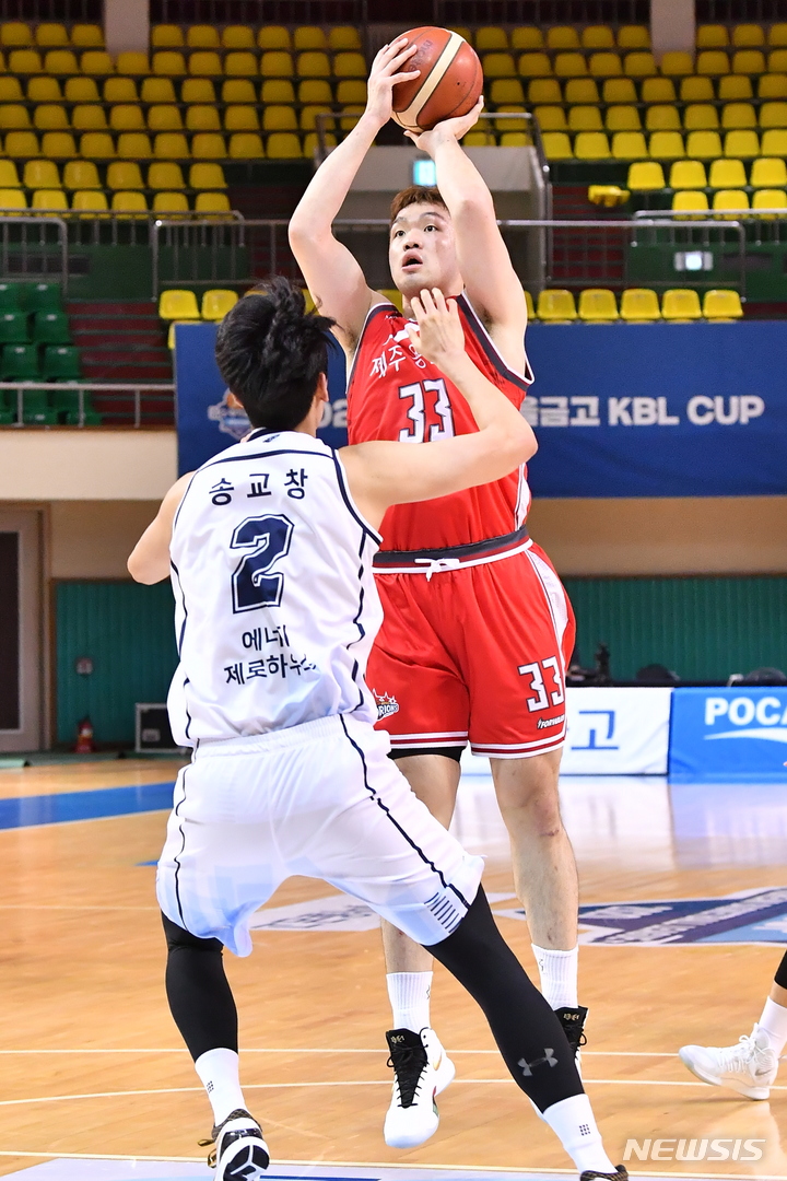 [서울=뉴시스]프로농구 전주 KCC 이승현 (사진 = KBL 제공)