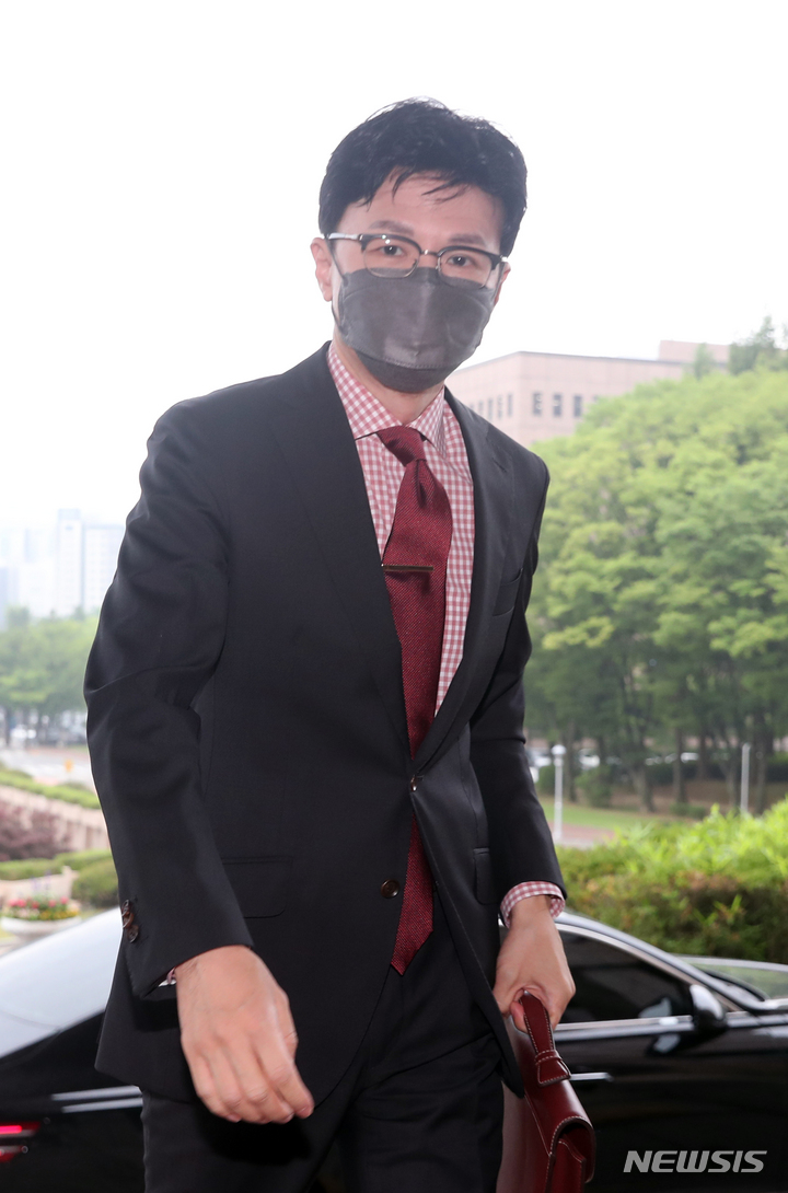 associate_pic