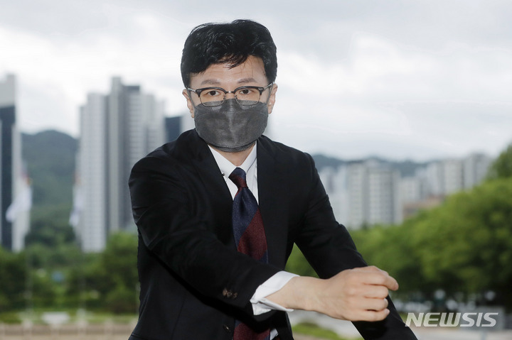 associate_pic