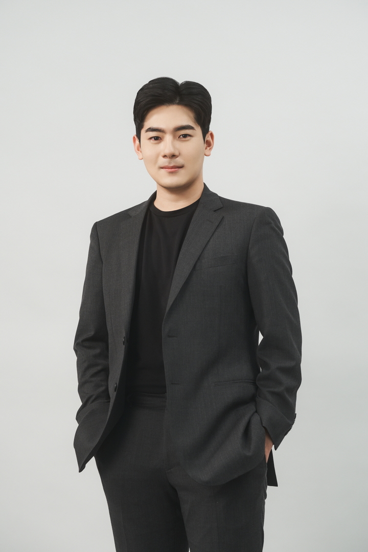 associate_pic