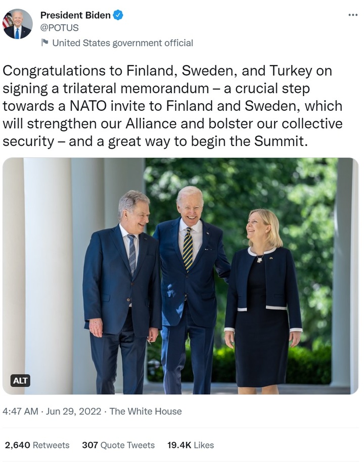[서울=뉴시스] 조 바이든 미국 대통령은 스웨덴·핀란드의 북대서양조약기구(NATO·나토) 가입을 위해 터키(튀르키예)가 이들과 양해각서를 체결한데 대해 28일(현지시간) 축하한다고 밝혔다. 사진은 바이든 대통령의 트위터 갈무리. *DB 및 재판매 금지.