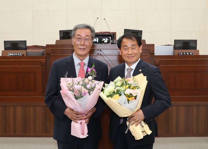 안동시의회 권기익(왼쪽) 의장과 김경도 부의장 (사진=안동시의회 제공) *재판매 및 DB 금지