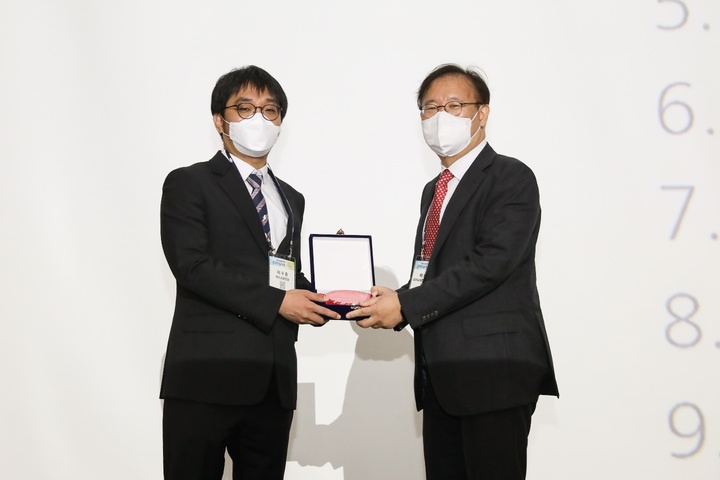 associate_pic