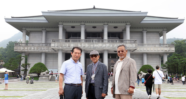 청와대 영빈관 찾은 (왼쪽부터) 오용길 작가, 장학구 관장,허달재 이사장. 202208.03. (사진=문화체육관광부 제공) photo@newsis.com *재판매 및 DB 금지