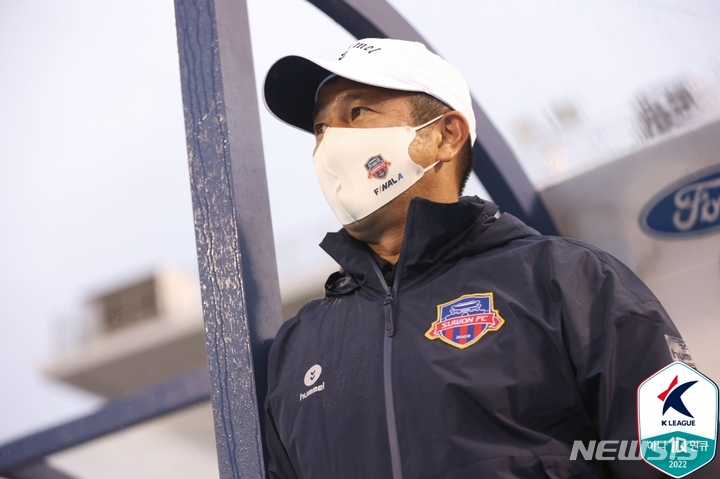 [수원=뉴시스]수원FC 김도균 감독. (사진=프로축구연맹 제공)