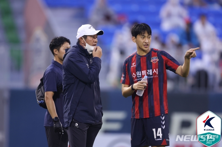 [서울=뉴시스]수원FC 김도균 감독. (사진=프로축구연맹 제공)