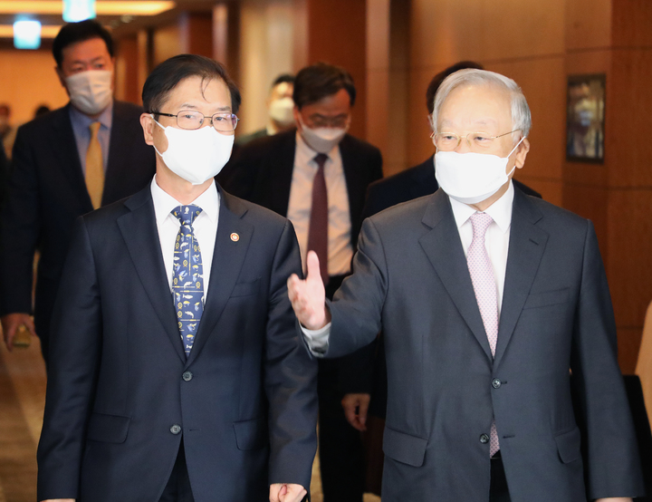 노동장관 만난 손경식 “주52시간제 유연화·파견근로 제한 철폐”(종합)