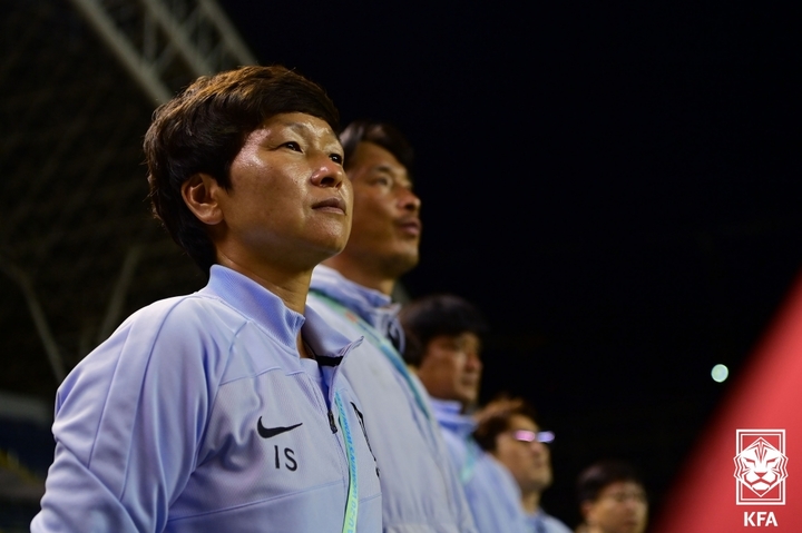 [서울=뉴시스]여자축구 U-20 대표팀 황인선 감독. (사진=대한축구협회 제공)