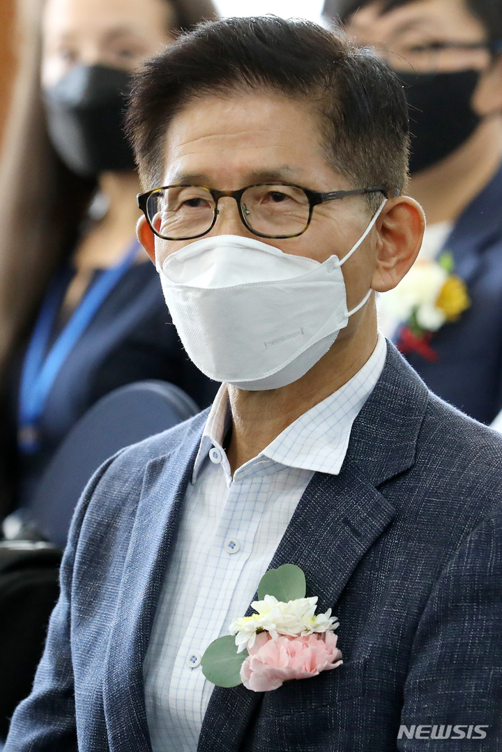 [서울=뉴시스] 조성우 기자 = 윤석열 정부 초대 경제사회노동위원장으로 이명된 김문수 전 경기도지사. 2022.09.26. xconfind@newsis.com