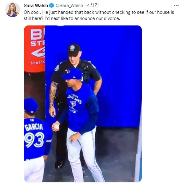 애런 저지(뉴욕 양키스)의 홈런볼을 주원 맷 부시맨 토론토 블루제이스 코치의 아내 사라 월시의 트위터. (사진=사라 월시 트위터 캡처) *재판매 및 DB 금지