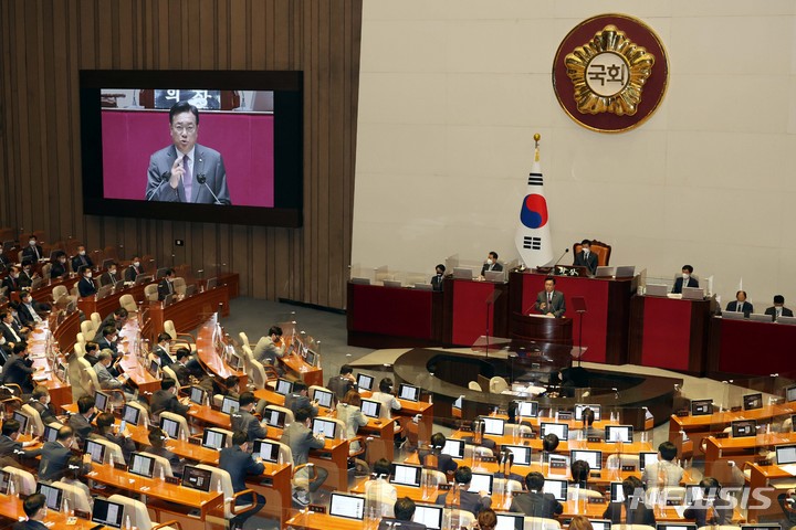 [서울=뉴시스] 최진석 기자 = 정진석 국민의힘 비상대책위원장이 29일 서울 여의도 국회에서 열린 제400회 국회(정기회) 제09차 본회의에서 국정에 관한 교섭단체 대표연설을 하고 있다. (공동취재사진) 2022.09.29. photo@newsis.com