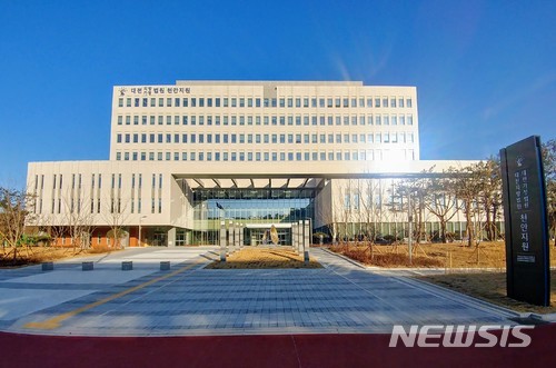 채팅앱으로 만난 미성년자 수차례 성폭행 20대 실형