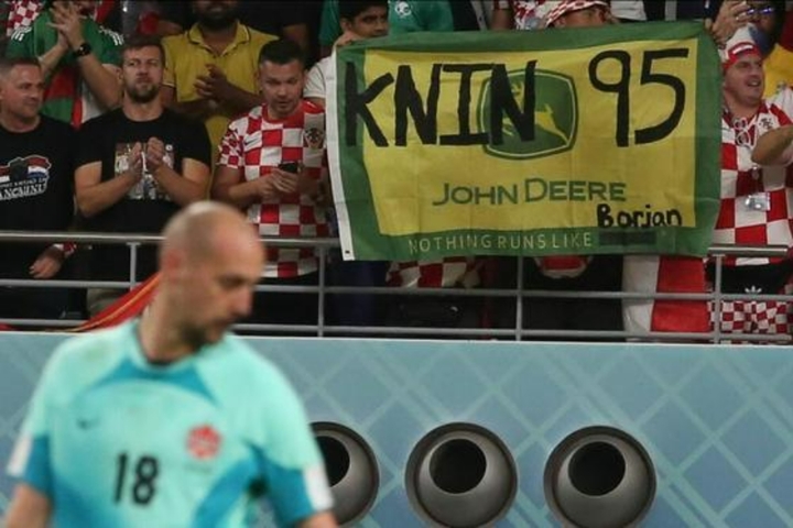 일부 크로아티아 팬들이 밀란 보르얀(캐나다)을 향해 혐오 현수막을 들어올리고 있다. (SNS 캡처) *재판매 및 DB 금지
