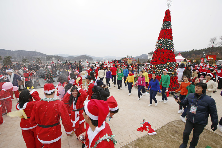 지난해 임실치즈테마파크에서 열렸던 '임실 산타축제'의 현장. *재판매 및 DB 금지