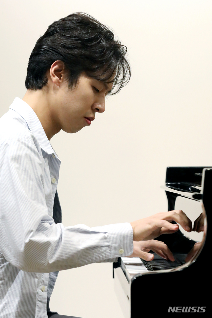 피아니스트 이혁 “음악은 평생 친구…상에 연연하지 않아요”