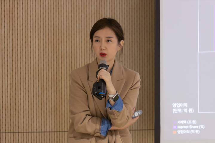 11번가 안정은 사장이 15일 진행된 타운홀 미팅에서 고객 중심 성장전략에 대해 설명하고 있다.(사진=11번가 제공) *재판매 및 DB 금지