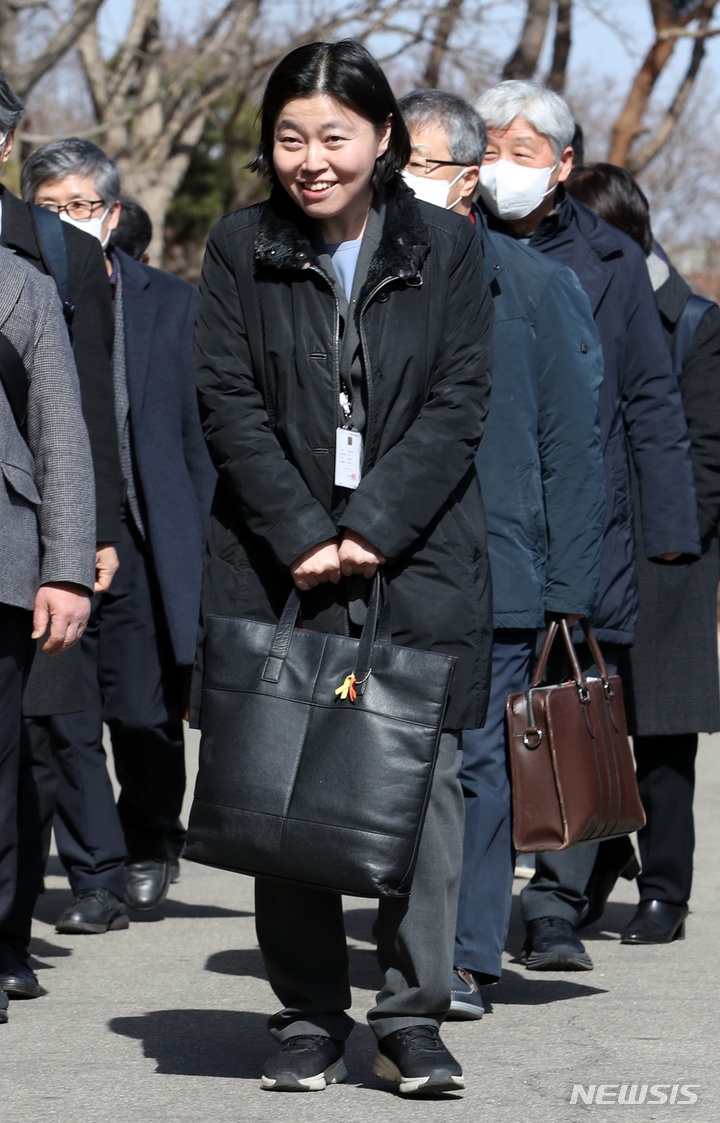 associate_pic