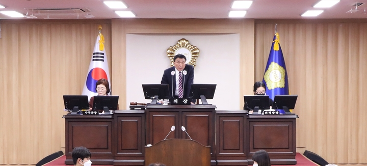 의령군 의회, 김규찬(가운데) 의장 *재판매 및 DB 금지