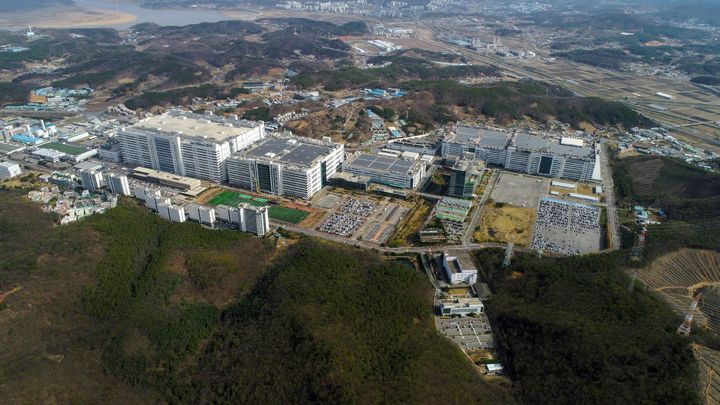 [서울=뉴시스]LG디스플레이 파주 공장 전경. (사진 = 업체 제공) 2023.3.21. photo@newsis.com *재판매 및 DB 금지