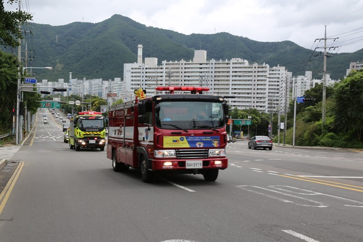 대구 수성소방, 소방차 길터주기 훈련 "골든타임 확보"
