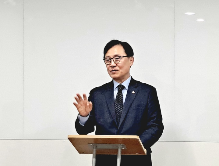 28일 대한민국역사와미래 재단과 태평로 CBMC가 공동 주최한 '제2회 명사 초청 월례 포럼'에서 강연하는 최재형 의원 *재판매 및 DB 금지