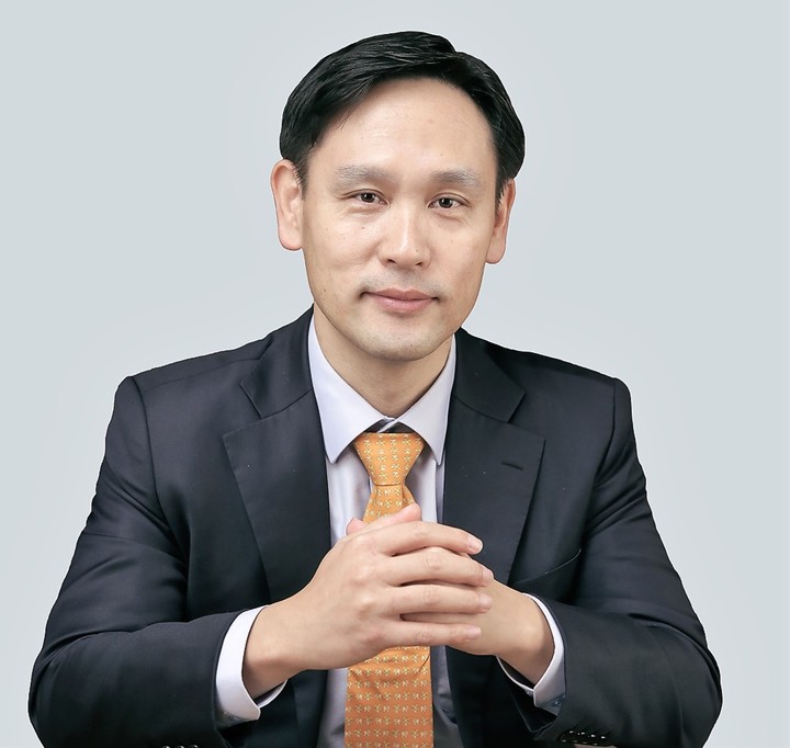 associate_pic