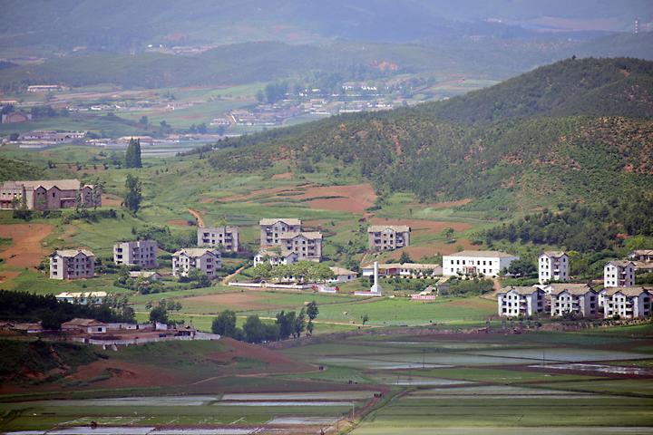 [서울=뉴시스DMZ 테마노선 중 김포 코스. 애기봉 전망대에서 본 북한. (사진=문화체육관광부 제공) 2023.03.31. phoot@newsis.com *재판매 및 DB 금지